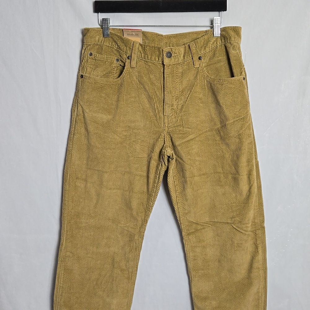 NWT.. LEVI'S.. tan, khaki courderoy pants..
